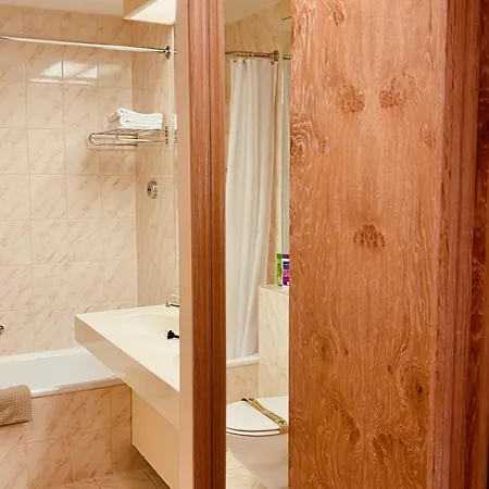 G&p Housing Mit Kueche & Balkon & Highspeed Internet- Comfort Apartment *