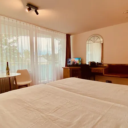 G&p Housing Mit Kueche & Balkon & Highspeed Internet- Comfort Apartment