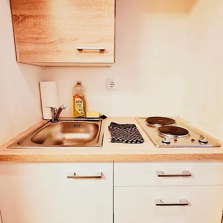 G&p Housing Mit Kueche & Balkon & Highspeed Internet- Comfort Daire