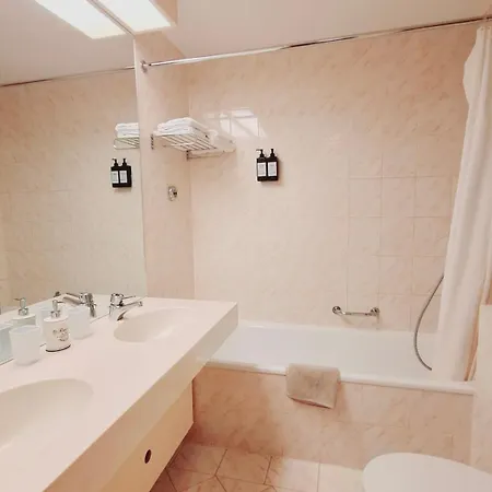 G&p Housing Mit Kueche & Balkon & Highspeed Internet- Comfort *